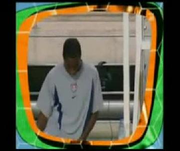 kulübeye işeyen futbolcu